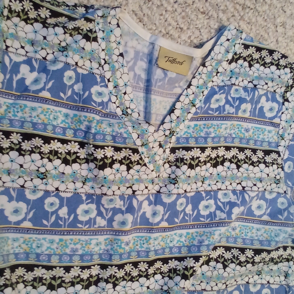 Tafford Daisy flower scrub shirt